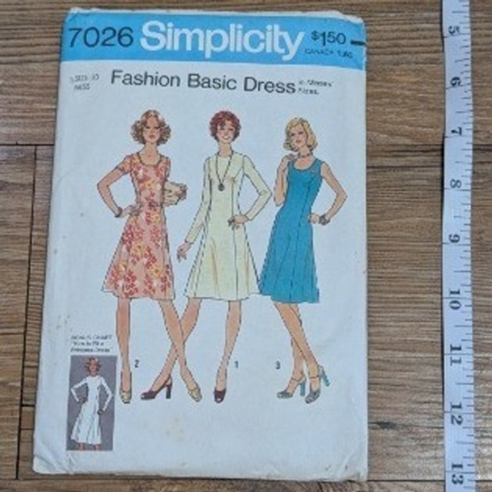 Vintage 1975 Simplicity 7026 Fashion Basic Fashion Dress Sewing Pattern Size 10